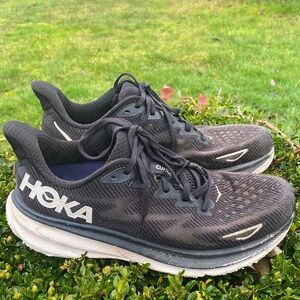 Hoka One One Clifton 9 Men's Black and White Athletic Shoes Size 10D